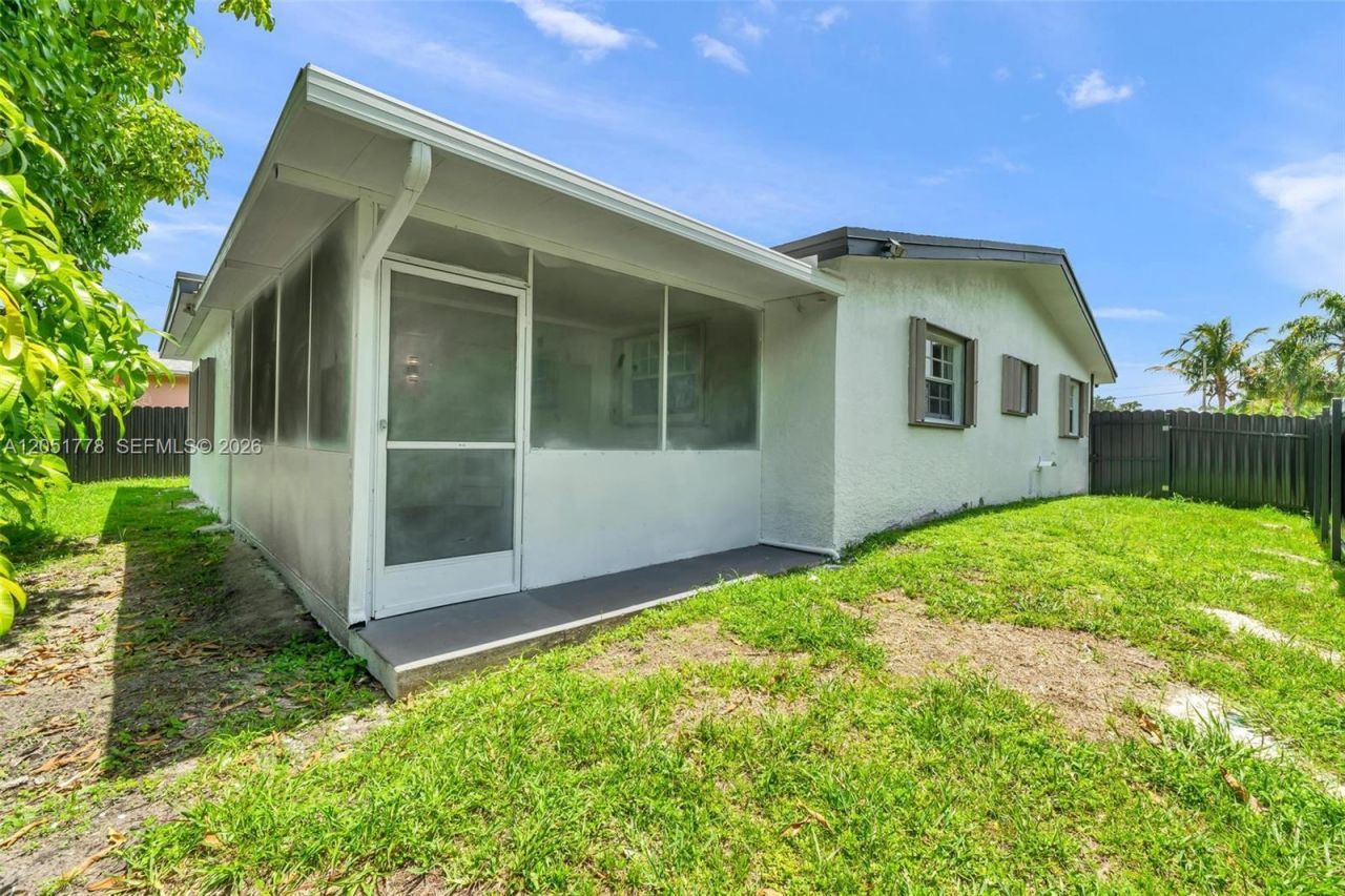 3432 SW 63rd Way , Miramar, FL 33023 Photo