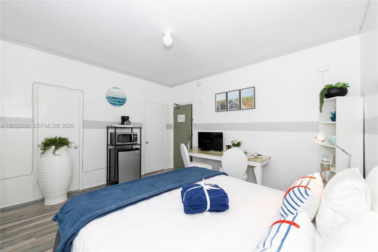 6760 Collins Ave , Unit 29, Miami Beach, FL 33141 Photo