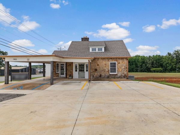 1903 Philadelphia Ave, Muscle Shoals, AL 35661