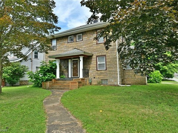 405 Oak Knoll Avenue SE, Warren, OH 44483