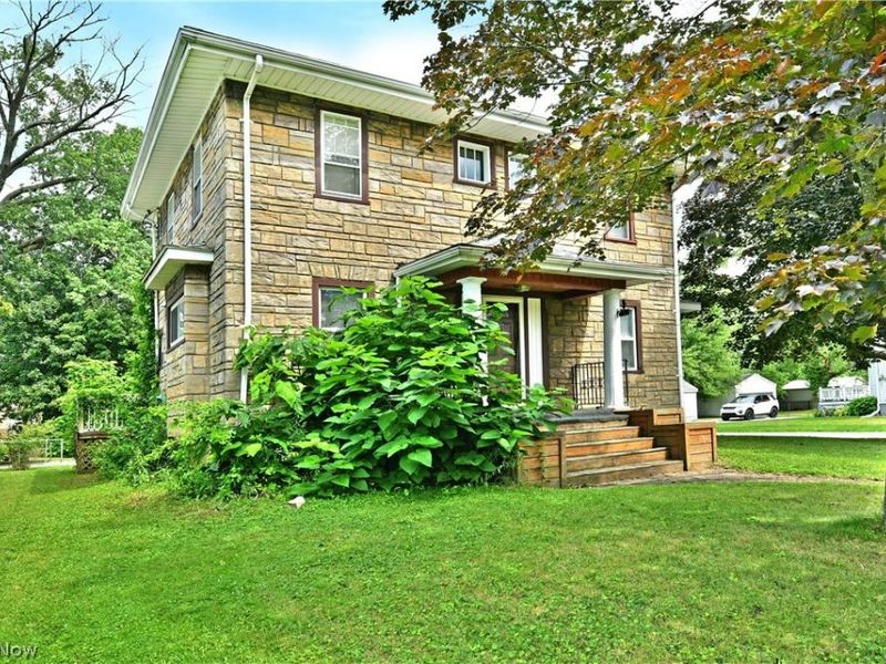 405 Oak Knoll Avenue SE, Warren, OH 44483 Photo 2