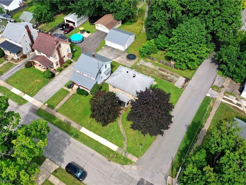 405 Oak Knoll Avenue SE, Warren, OH 44483 Photo 3