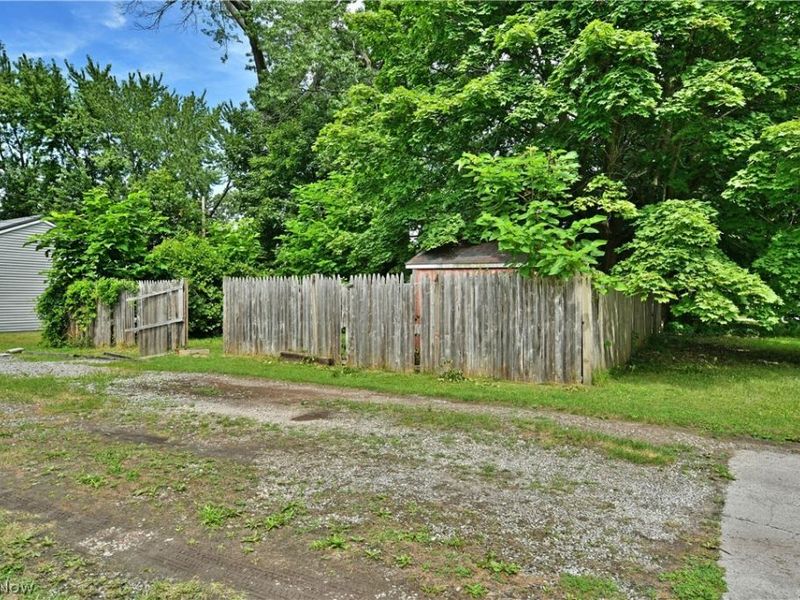 405 Oak Knoll Avenue SE, Warren, OH 44483 Photo 38