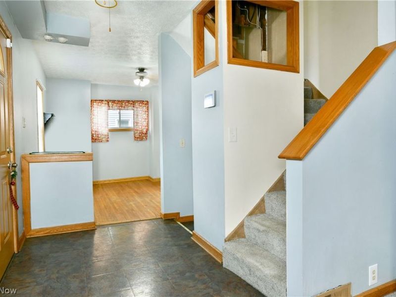 405 Oak Knoll Avenue SE, Warren, OH 44483 Photo 4