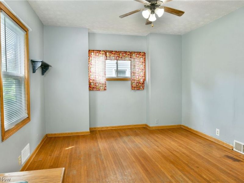 405 Oak Knoll Avenue SE, Warren, OH 44483 Photo 5