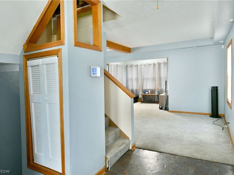 405 Oak Knoll Avenue SE, Warren, OH 44483 Photo 8
