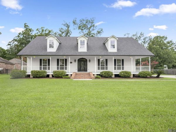 6323 Oak Cluster Dr, Greenwell Springs, LA 70739