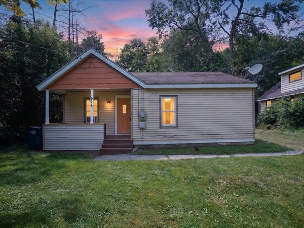 618 Magnolia Drive S, Lansing, MI 48912