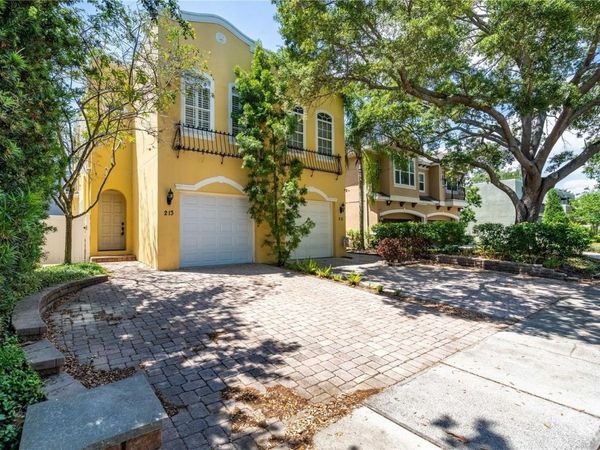 213 S ARRAWANA AVENUE , TAMPA, FL 33609