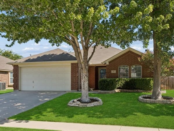 616 Steerman Court , Saginaw, TX 76179