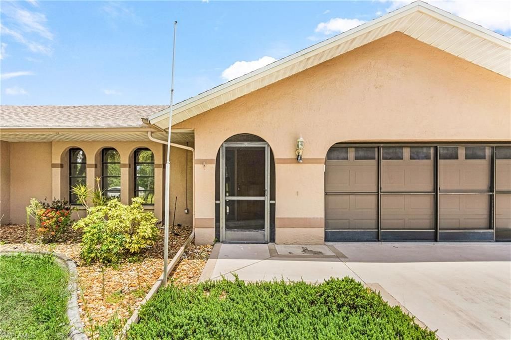720 Chavers St E, Lehigh Acres, FL 33974 Photo