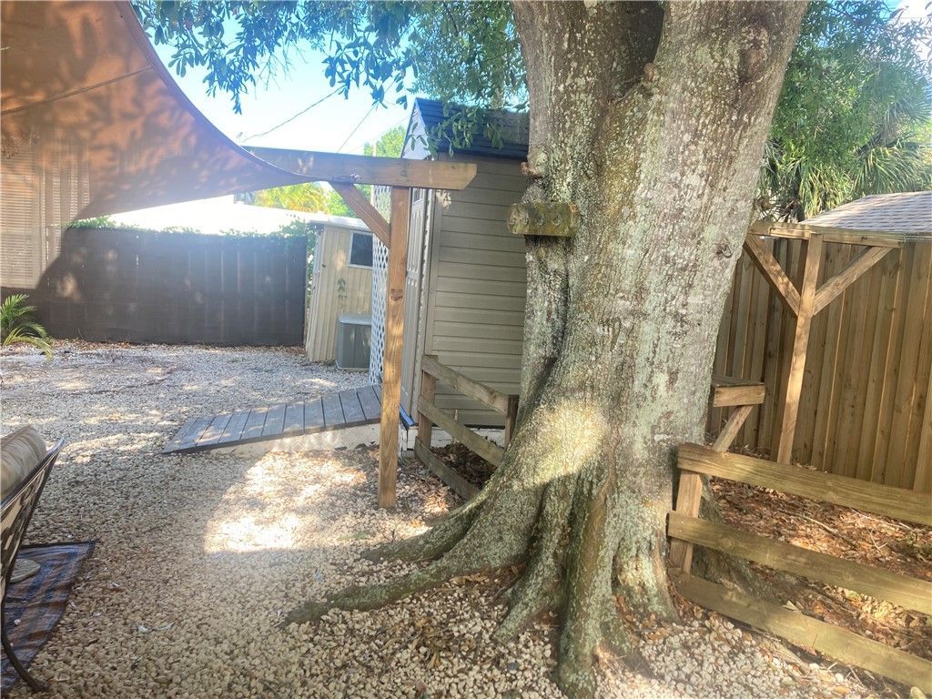 401 Easy Street, Sebastian, FL 32958 Photo