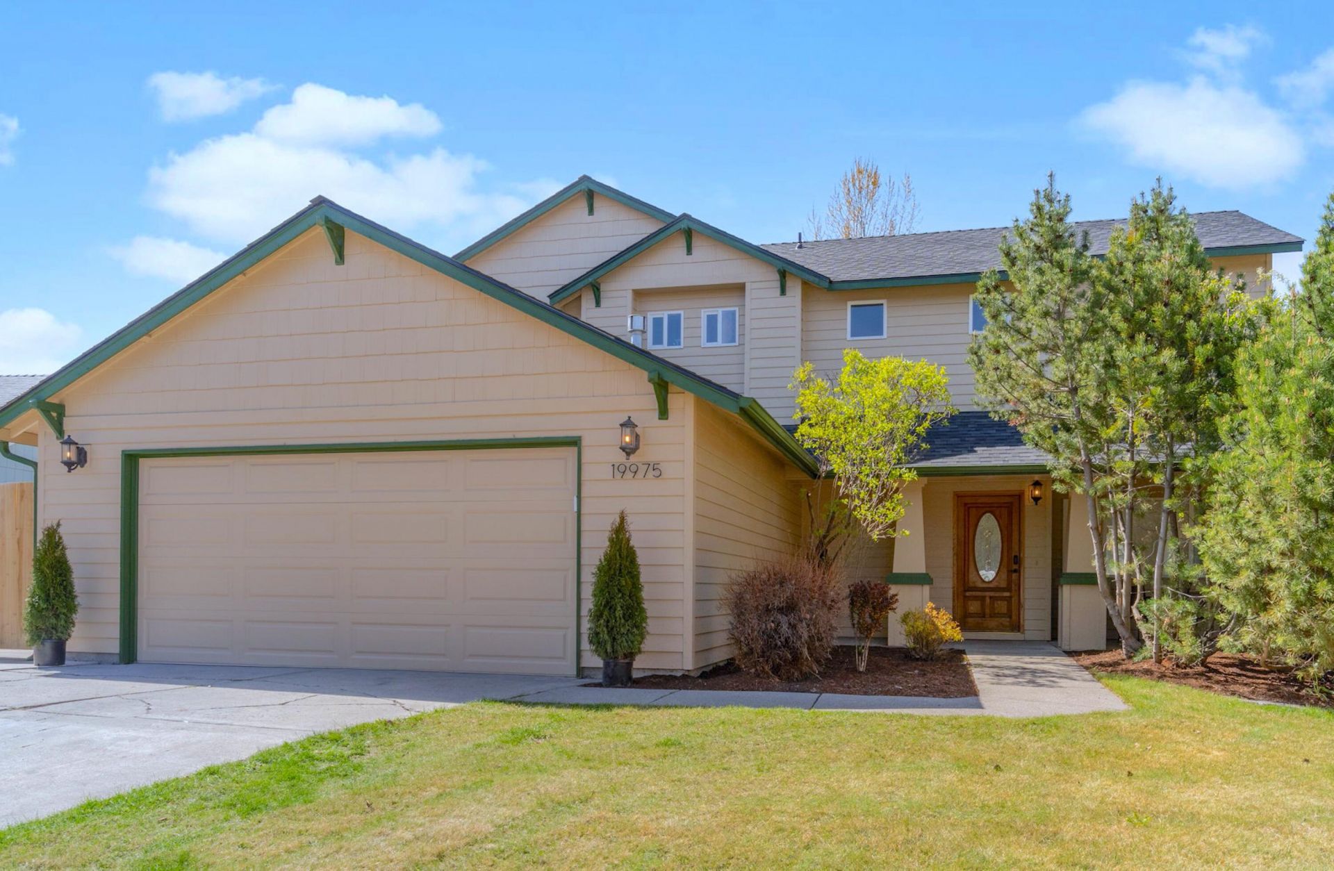 19975 Rock Bluff Circle, Bend, OR 97702 Main Photo