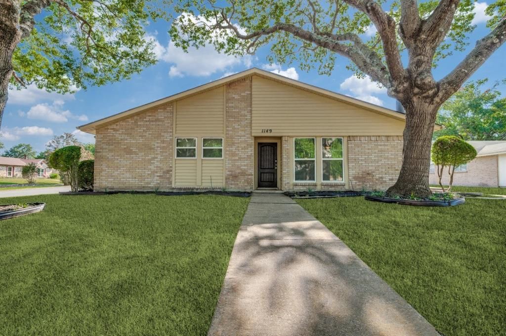 1149 Meadow Creek Court, Lancaster, TX 75146 Main Photo