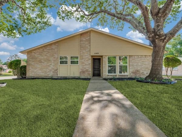 1149 Meadow Creek Court, Lancaster, TX 75146