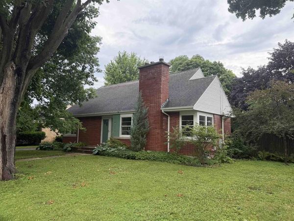 822 EVANS STREET, Oshkosh, WI 54901
