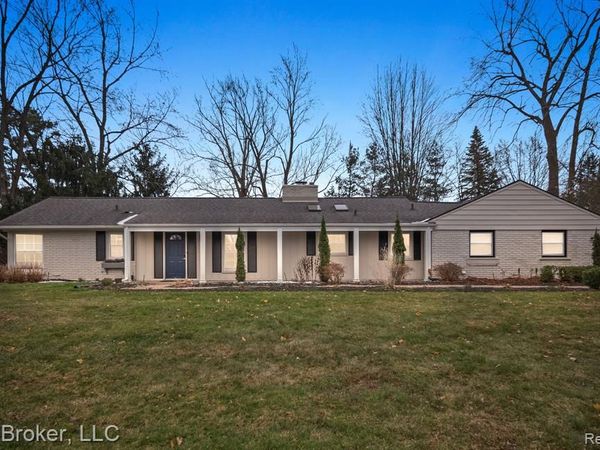 1909 Marie Circle, Bloomfield Hills, MI 48302