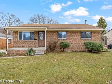 8456 Robindale Street, Dearborn Heights, MI 48127