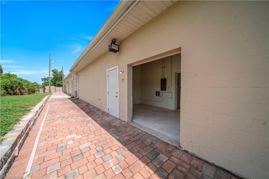 710 Pondella Rd, Unit 6&7, North Fort Myers, FL 33903 Photo