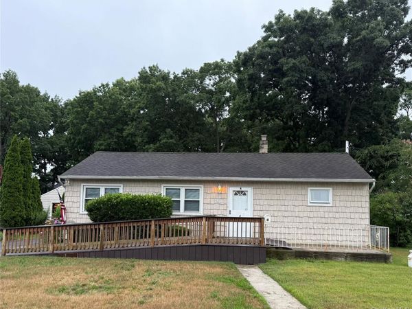 4 Sachs Street, Bay Shore, NY 11706