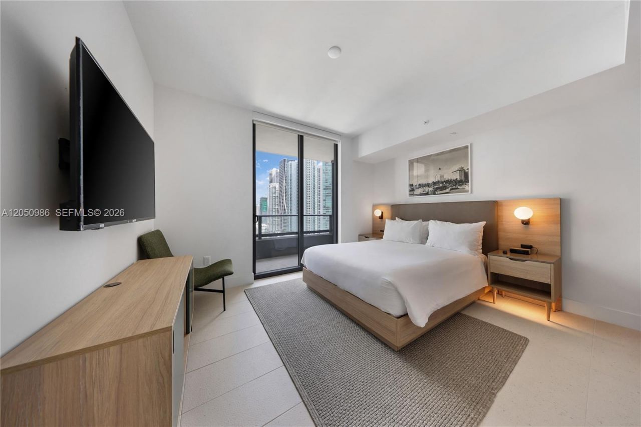 159 NE 6 Street , Unit 2402, Miami, FL 33132 Photo