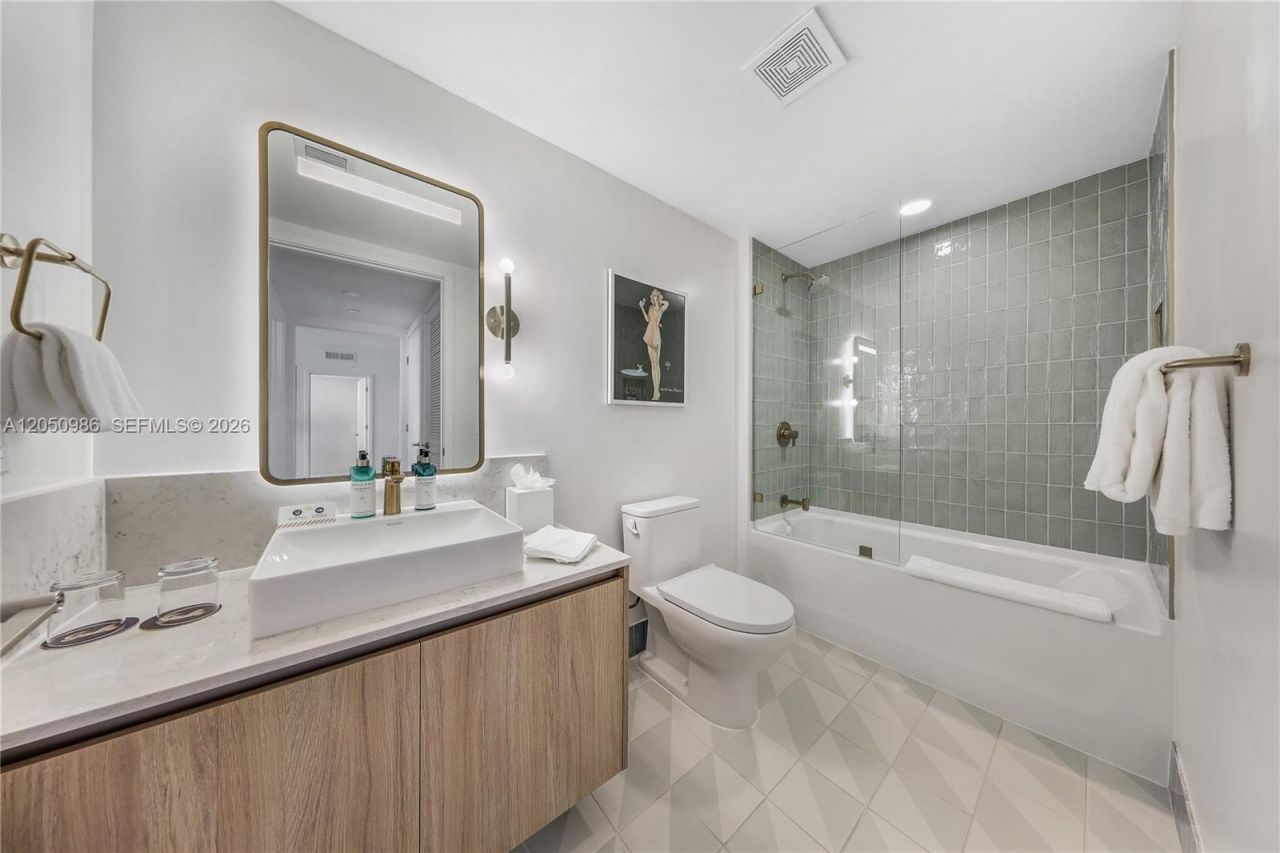 159 NE 6 Street , Unit 2402, Miami, FL 33132 Photo