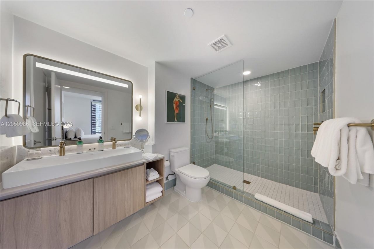 159 NE 6 Street , Unit 2402, Miami, FL 33132 Photo
