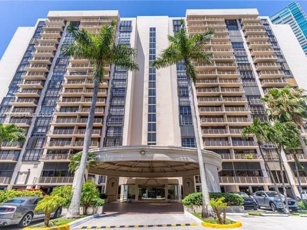 1450 Brickell Bay Dr , Unit 801, Miami, FL 33131