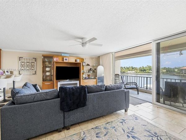801 Palm Trl, Unit 10, Delray Beach, FL 33483