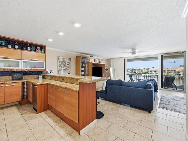 801 Palm Trl, Unit 10, Delray Beach, FL 33483