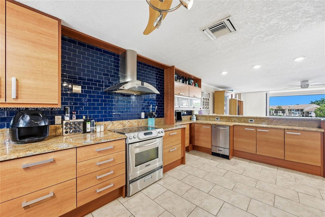 801 Palm Trl, Unit 10, Delray Beach, FL 33483 Photo