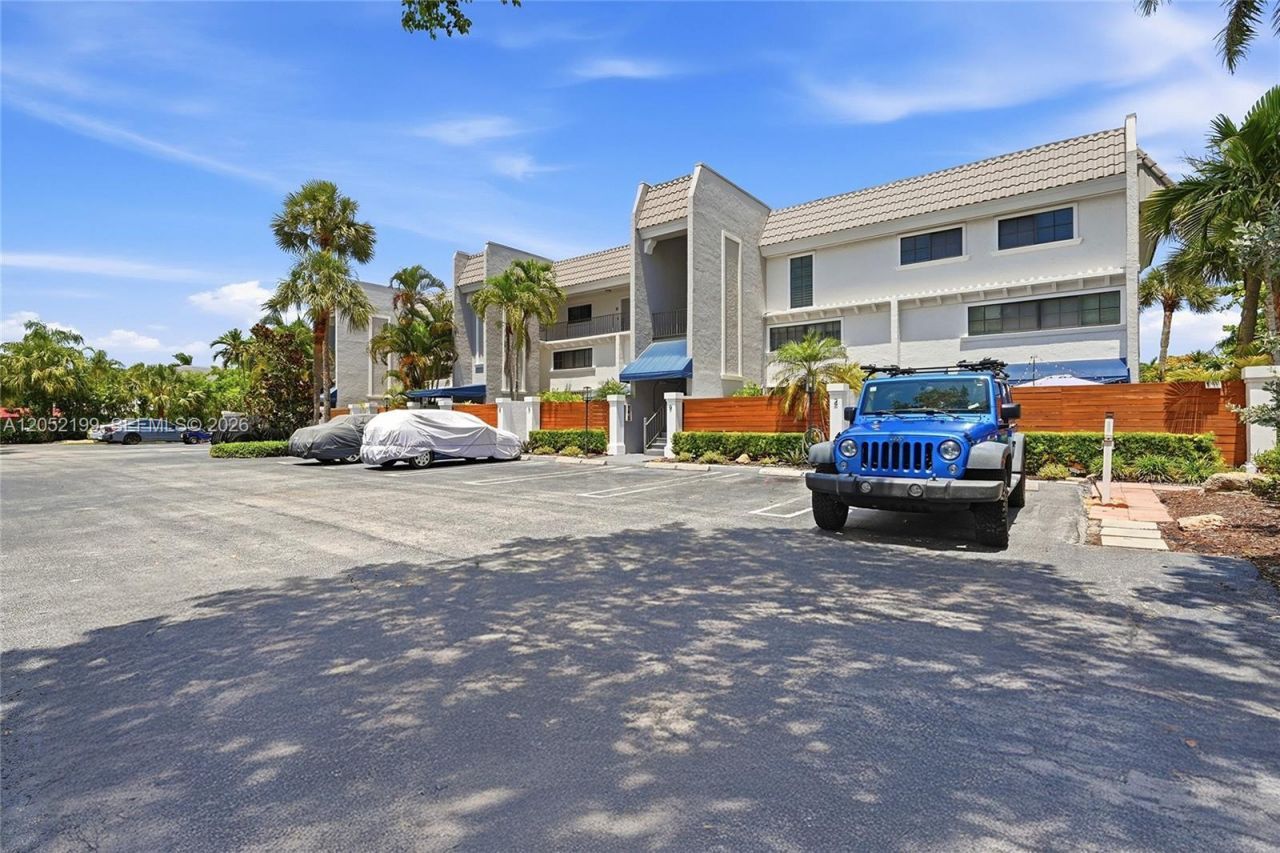 801 Palm Trl, Unit 10, Delray Beach, FL 33483 Photo
