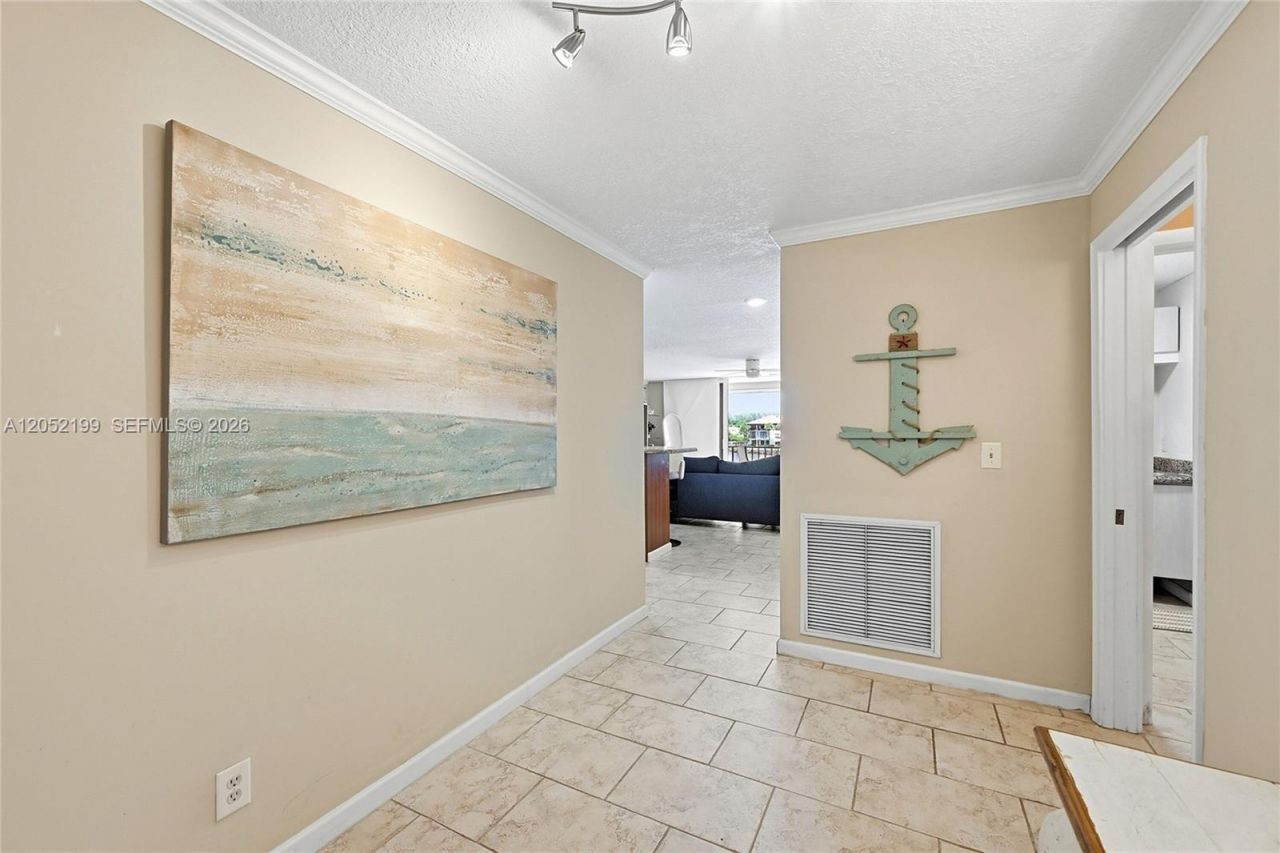 801 Palm Trl, Unit 10, Delray Beach, FL 33483 Photo