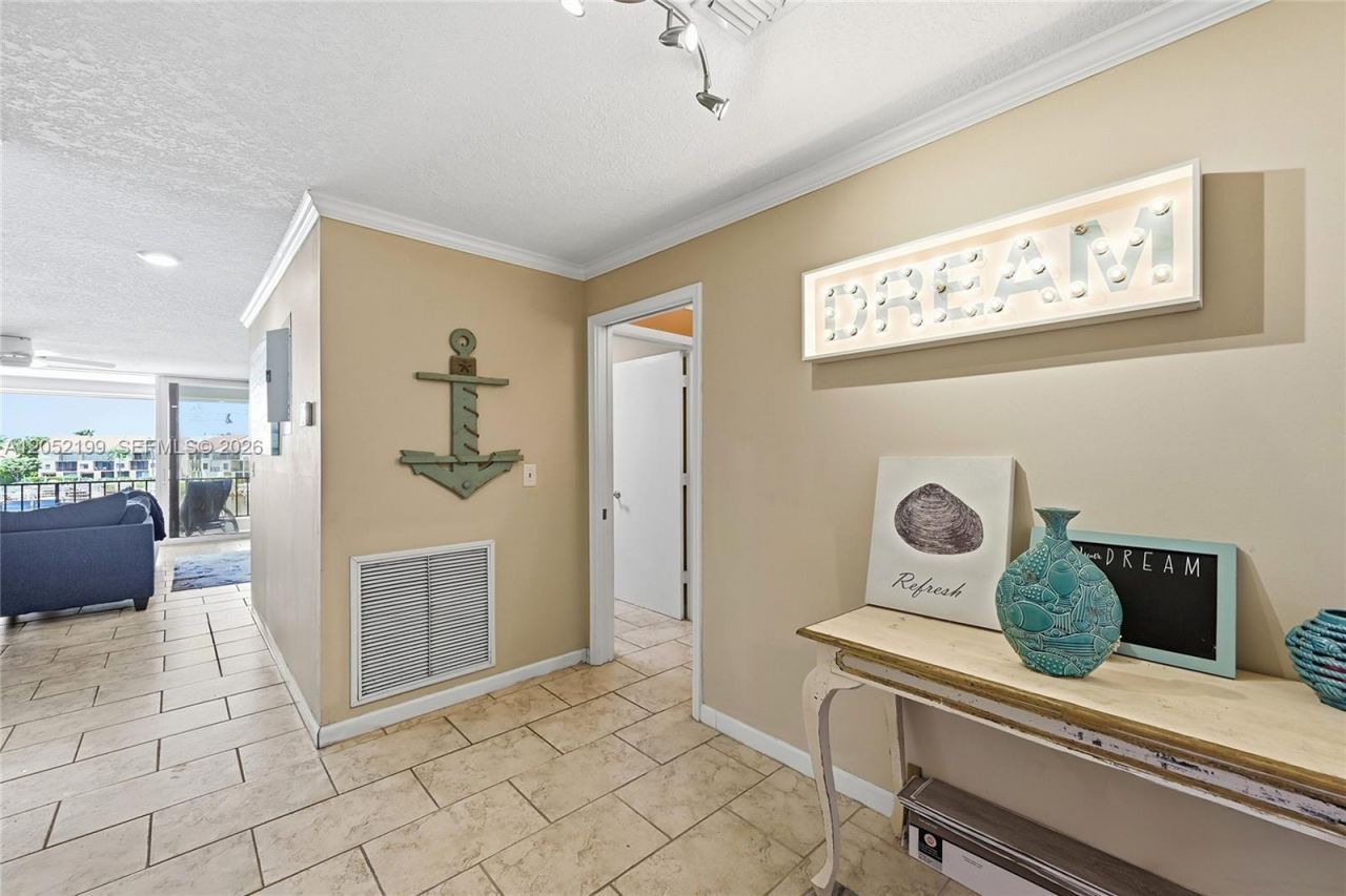 801 Palm Trl, Unit 10, Delray Beach, FL 33483 Photo