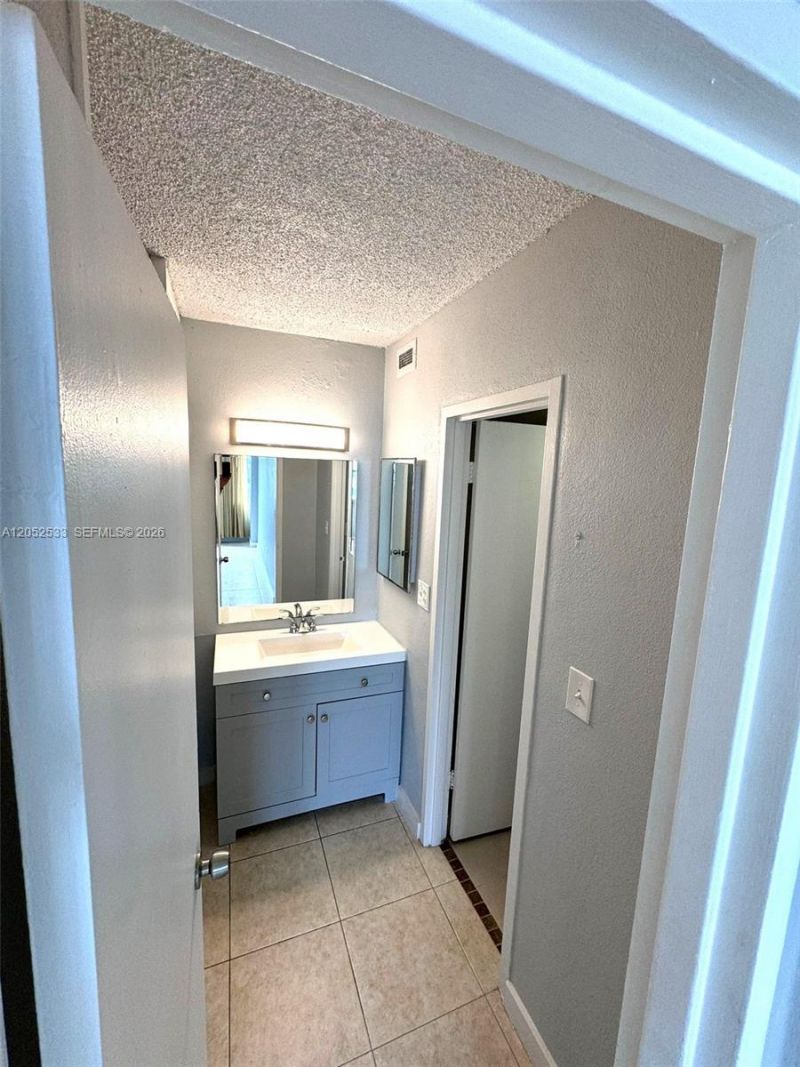7545 E Treasure Dr, Unit 8J, North Bay Village, FL 33141 Photo