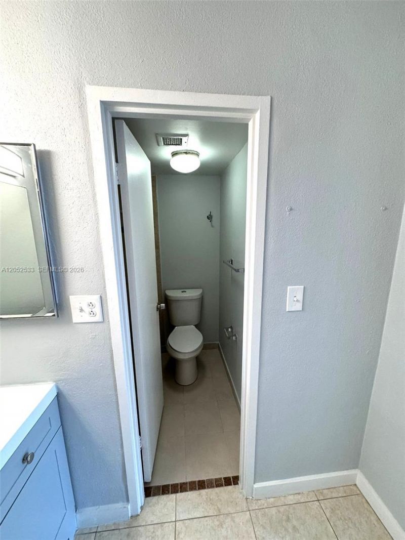 7545 E Treasure Dr, Unit 8J, North Bay Village, FL 33141 Photo