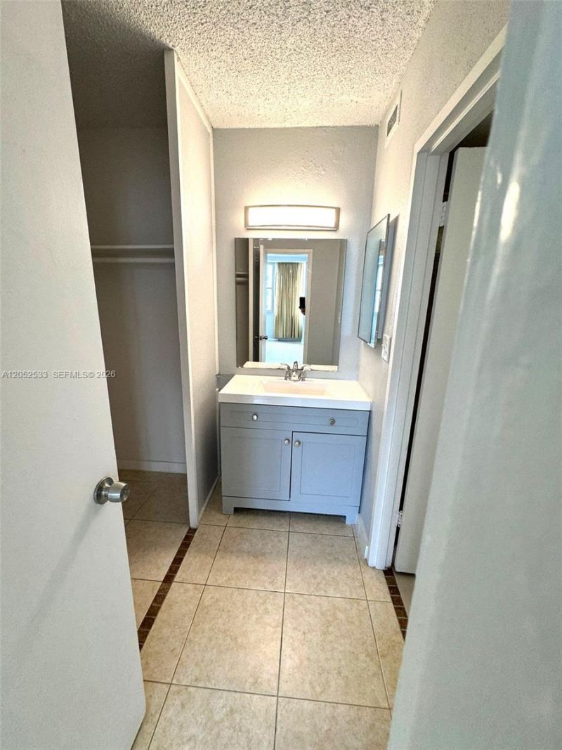 7545 E Treasure Dr, Unit 8J, North Bay Village, FL 33141 Photo