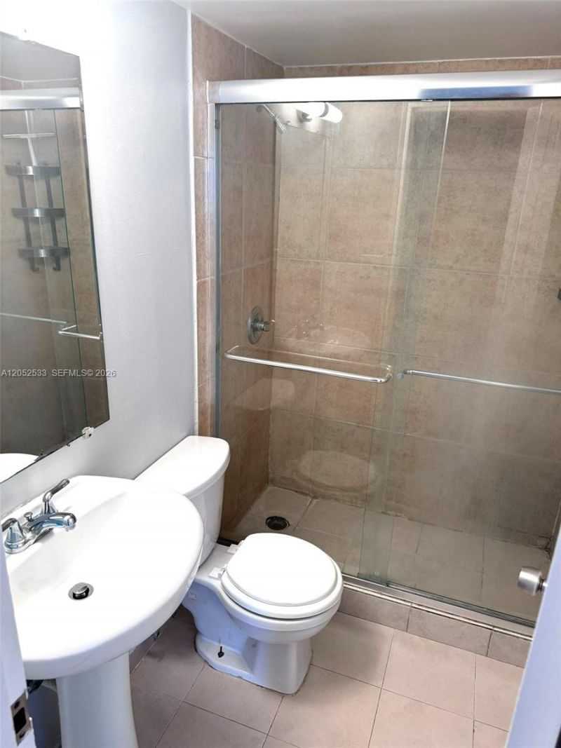 7545 E Treasure Dr, Unit 8J, North Bay Village, FL 33141 Photo