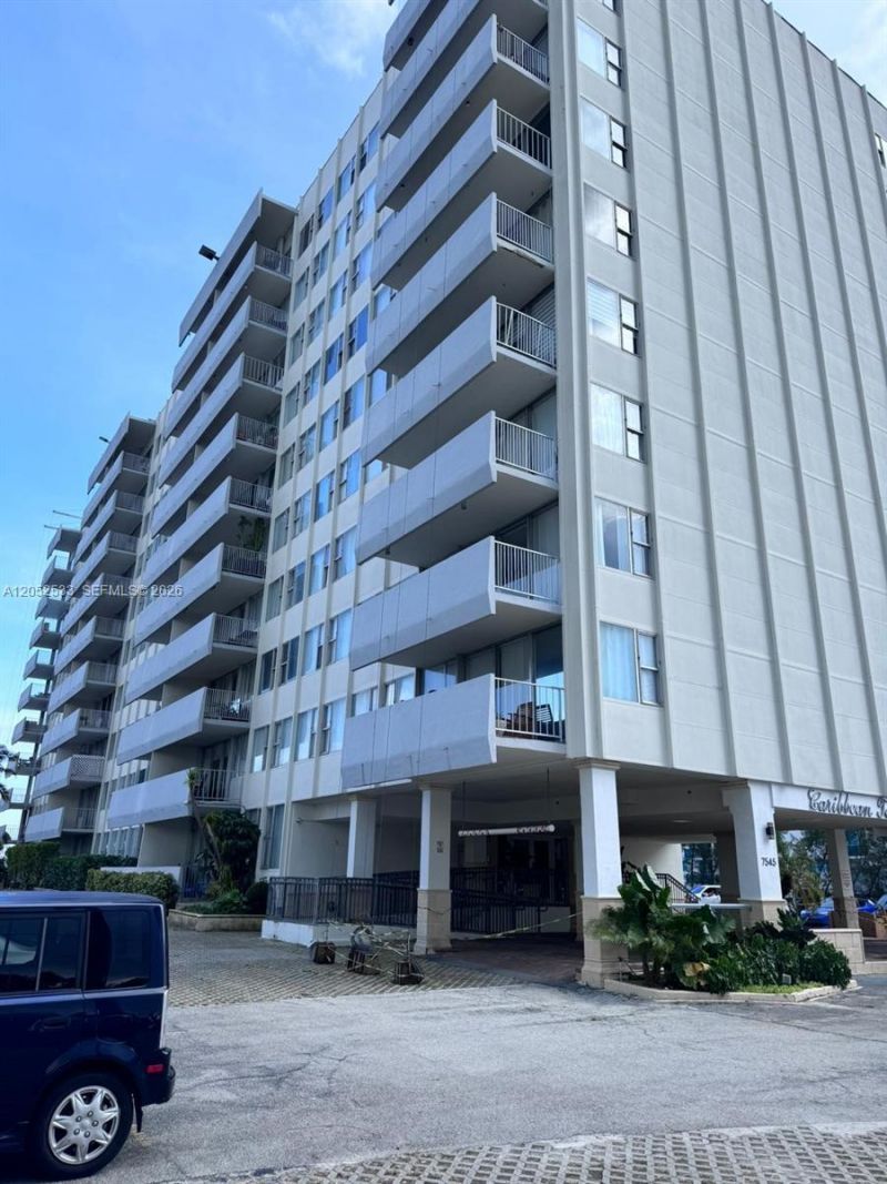 7545 E Treasure Dr, Unit 8J, North Bay Village, FL 33141 Photo