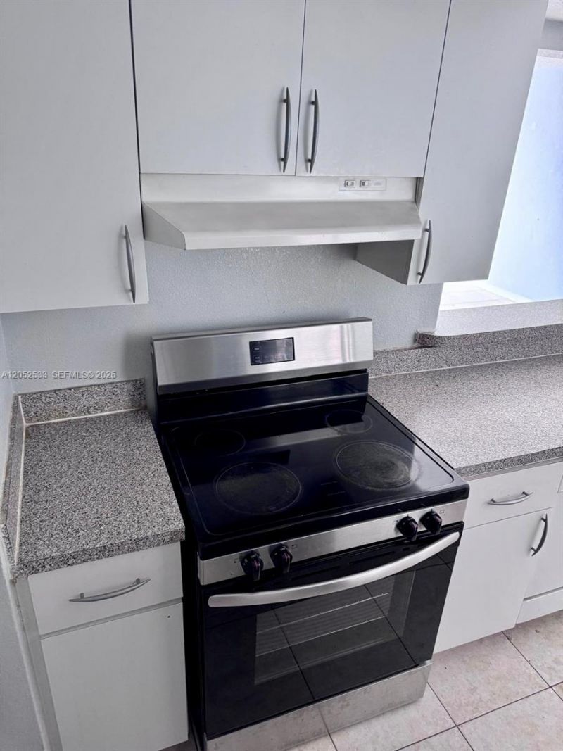 7545 E Treasure Dr, Unit 8J, North Bay Village, FL 33141 Photo