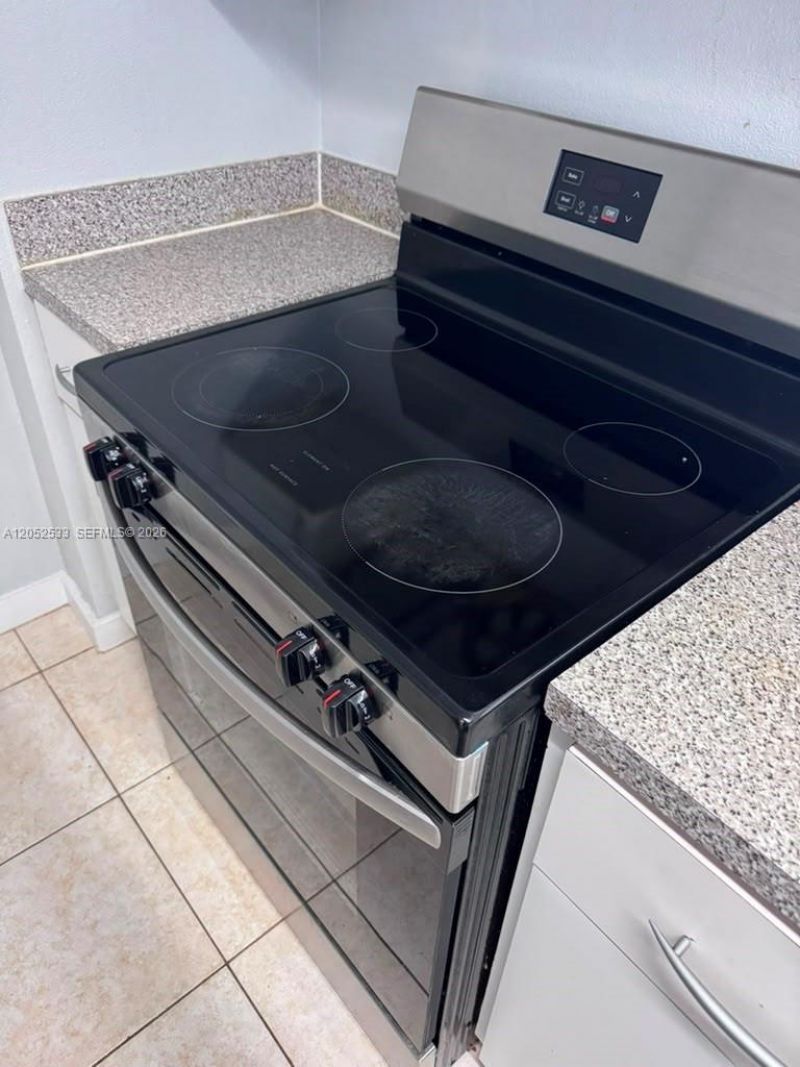 7545 E Treasure Dr, Unit 8J, North Bay Village, FL 33141 Photo