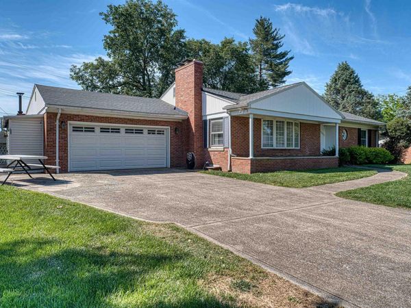 7001 Monroe Avenue, Evansville, IN 47715