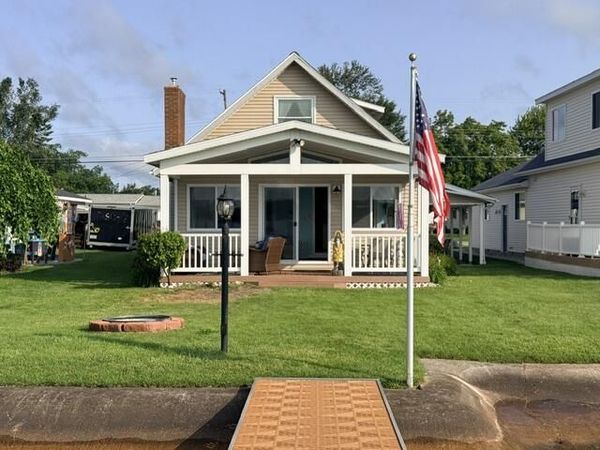 215 Bayshore Drive, Houghton Lake, MI 48629
