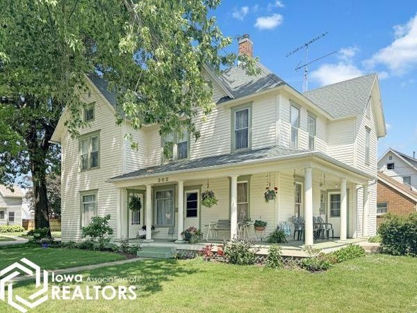 302 3rd Avenue SE, Hampton, IA 50441