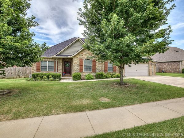 5507 Nottingham Place , Bartlesville, OK 74006