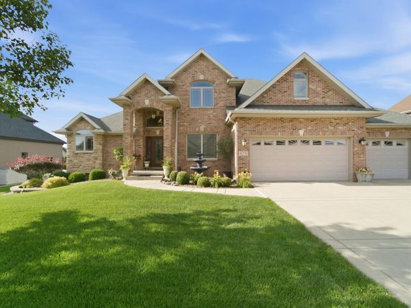 9270 Doubletree Drive N, Crown Point, IN 46307