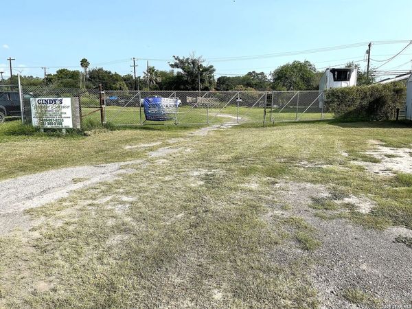 1320 S Highway 281 Bus Taylor, Falfurrias, TX 78355