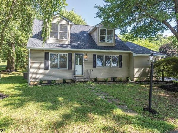 104 Church Rd, Holland, NJ 08848