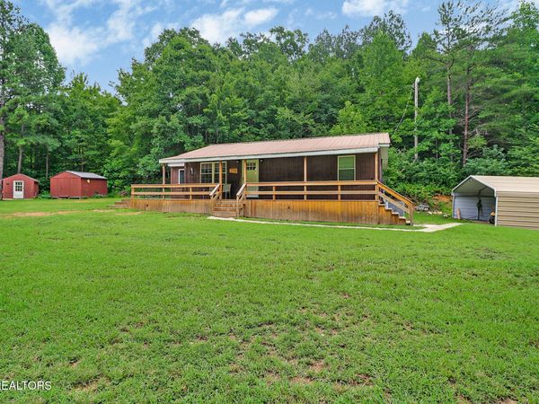 615 E Robbins Rd, Robbins, TN 37852