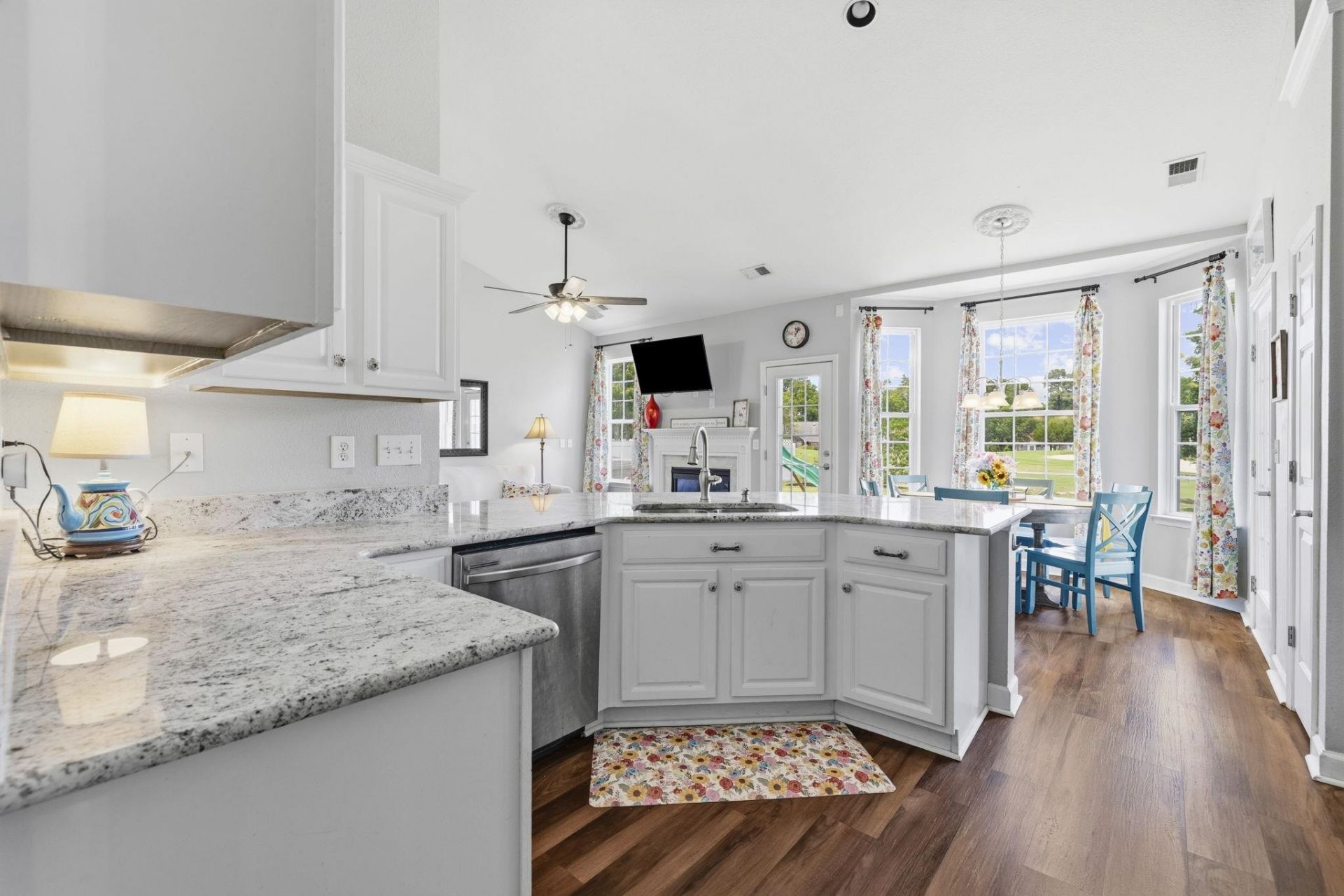 622 Vermillion Dr. Photo 18
